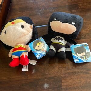 - Bundle of dc comics Wonder Woman toy and Batman superhero toy